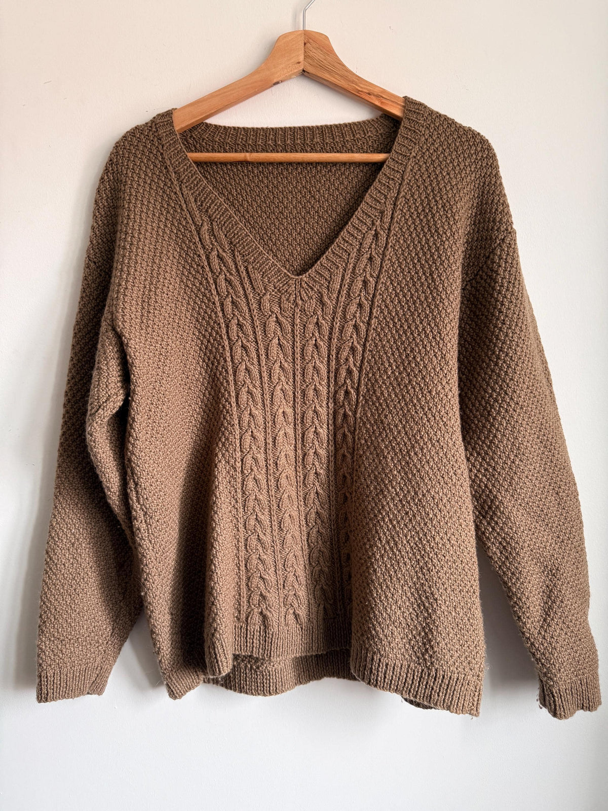 Vintage 1940s Brown Cable Knit Wool Jumper – V Neck Chunky Country Sweater – Unisex Heritage Knit