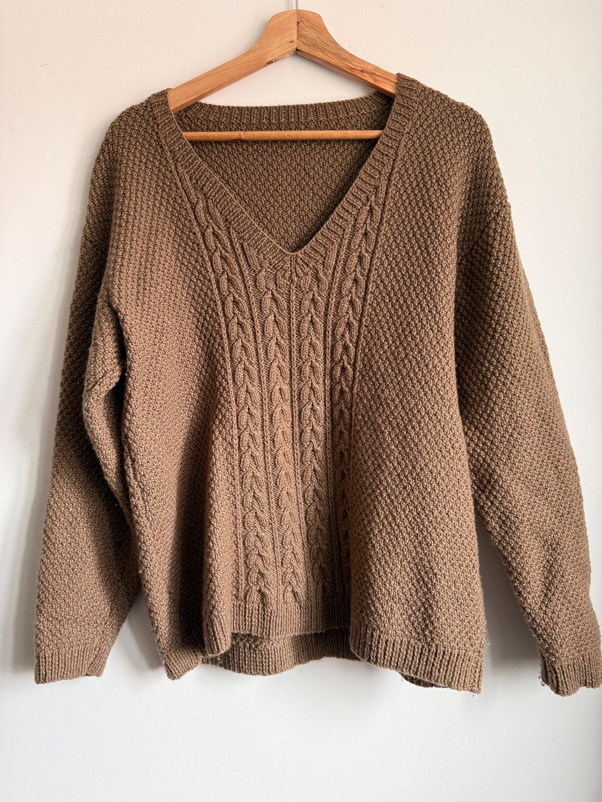 Vintage 1940s Brown Cable Knit Wool Jumper – V Neck Chunky Country Sweater – Unisex Heritage Knit
