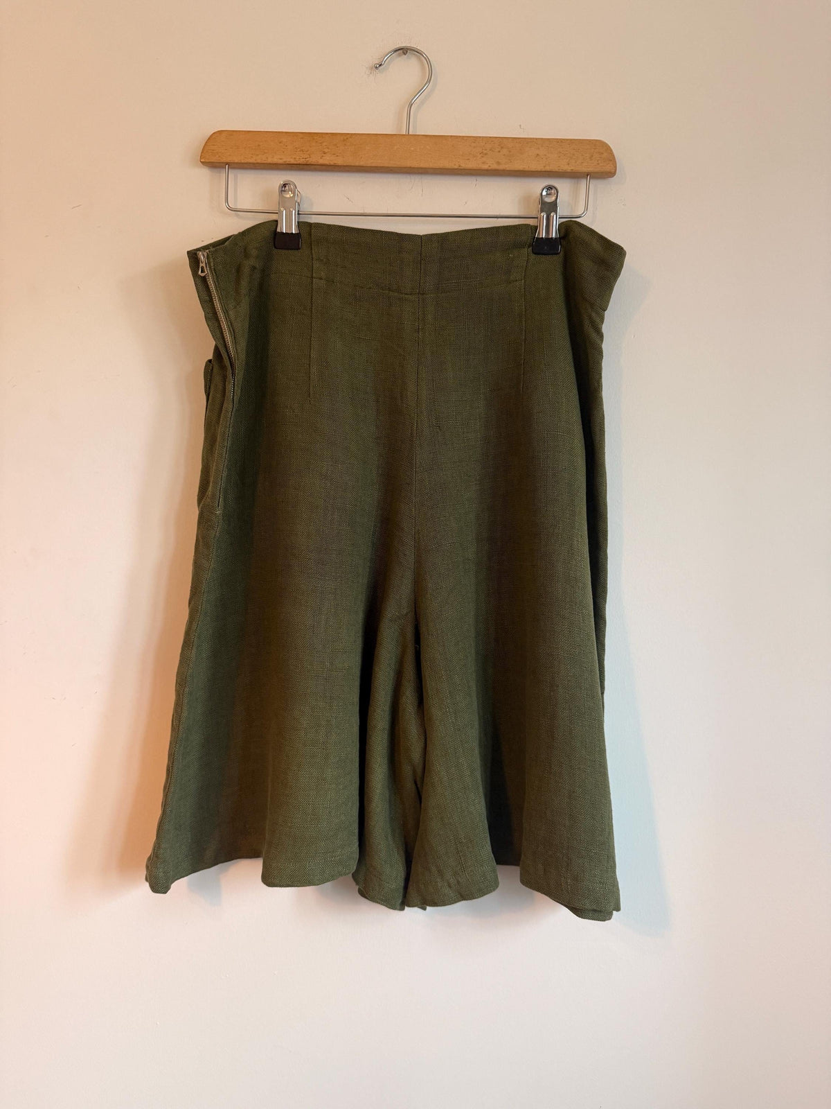 1940s Vintage Green Linen Culotte Shorts High Waisted Wide Leg Land Girl