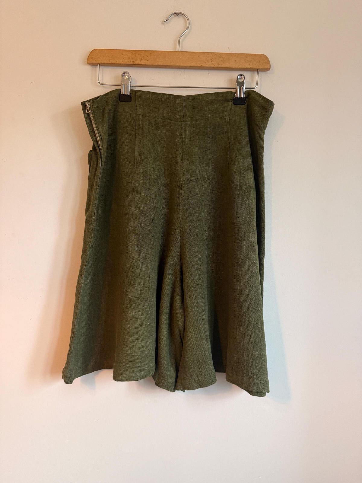 1940s Vintage Green Linen Culotte Shorts High Waisted Wide Leg Land Girl