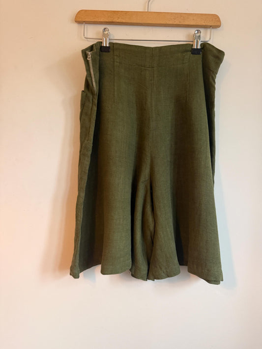 1940s Vintage Green Linen Culotte Shorts High Waisted Wide Leg Land Girl
