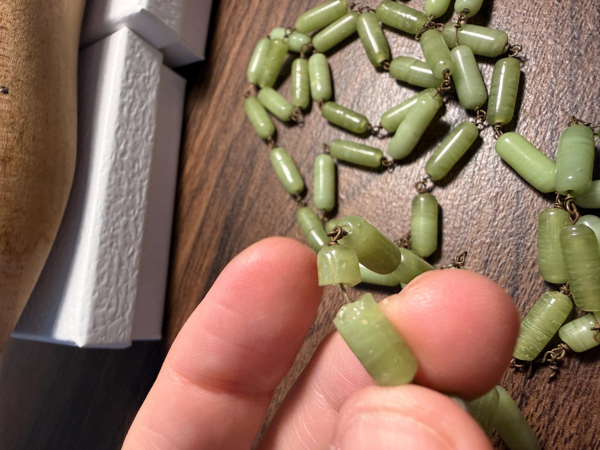 1920s Art Deco Green Glass Flapper Necklace – Long Hand-Wired Czech Satin Glass Beads – Antique Sautoir Jewellery
