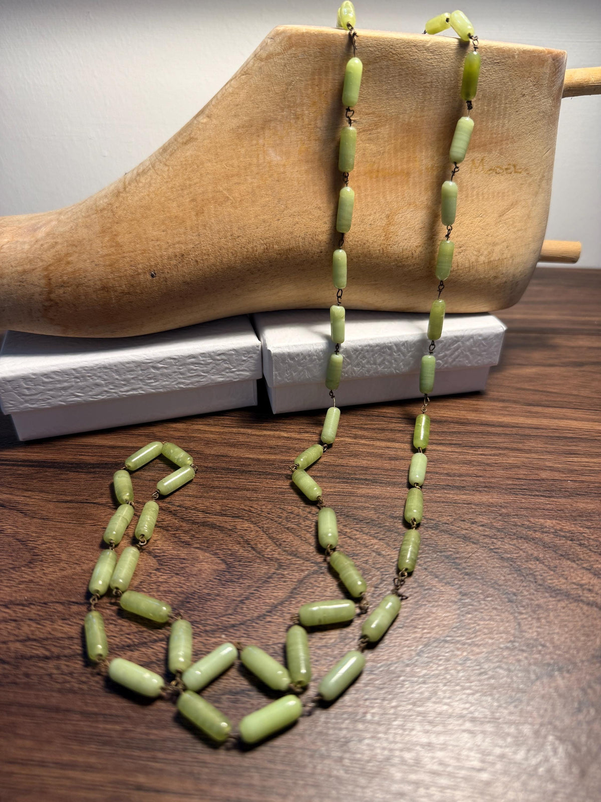 1920s Art Deco Green Glass Flapper Necklace – Long Hand-Wired Czech Satin Glass Beads – Antique Sautoir Jewellery