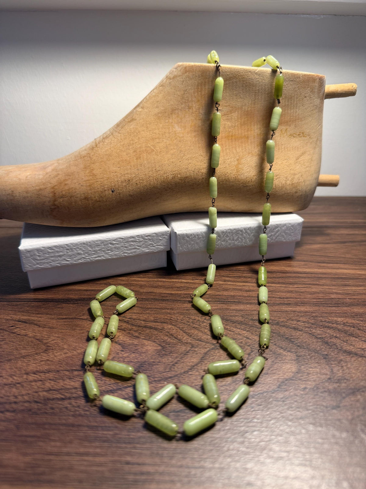 1920s Art Deco Green Glass Flapper Necklace – Long Hand-Wired Czech Satin Glass Beads – Antique Sautoir Jewellery
