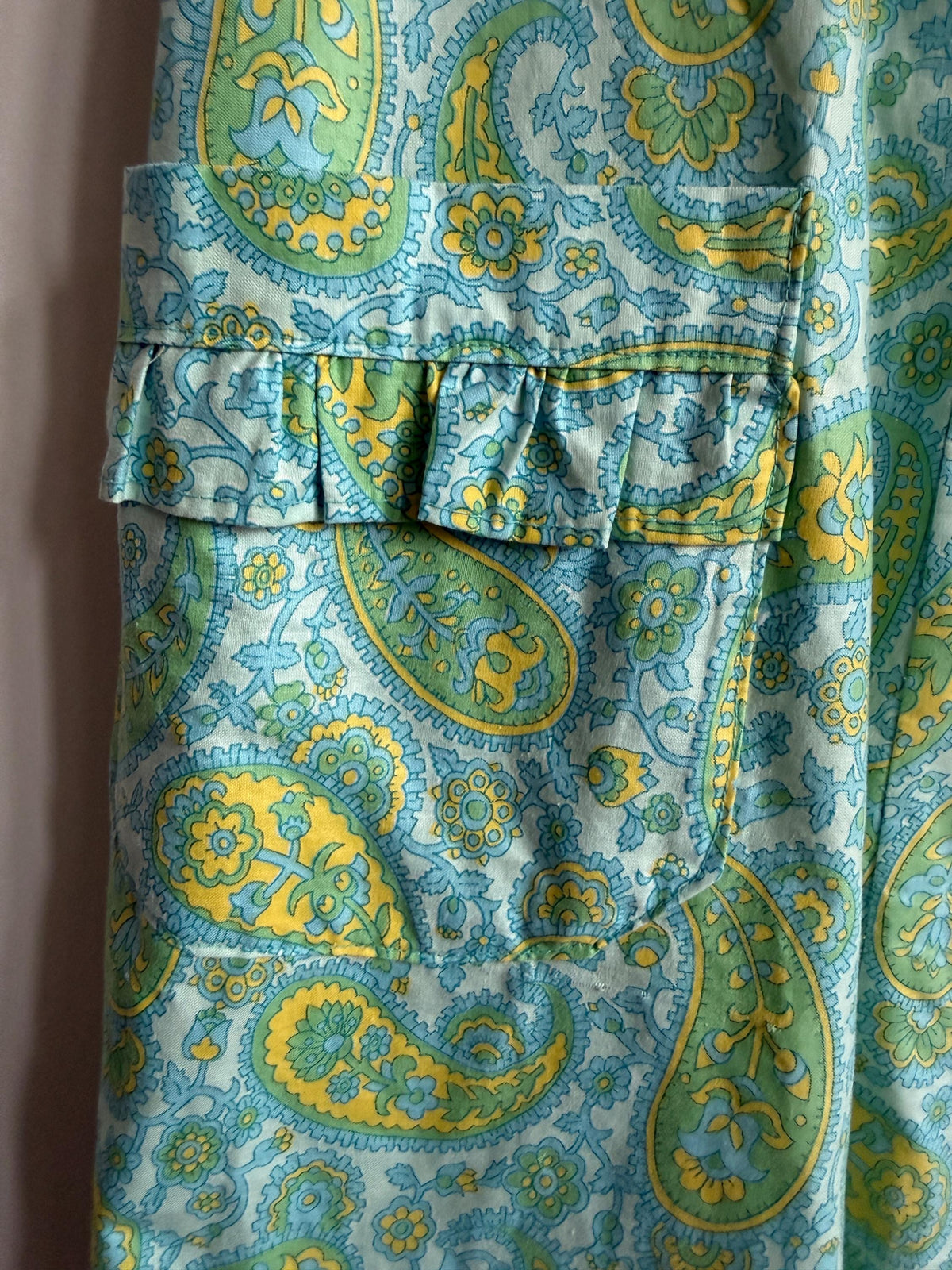 1960s Paisley Shift Dress, Aqua Green Yellow Cotton Dress, Ruffle Shoulder Mini Dress, Vintage Mod Summer Dress with Pockets