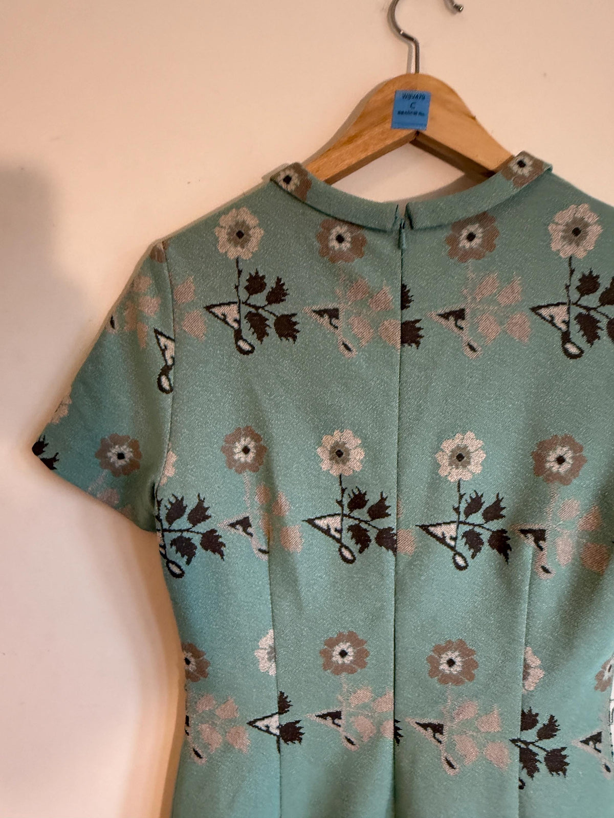 Vintage Ladies Pride Floral Border Print Dress | Sea Green Short Sleeve Shift Dress | 1960s–70s