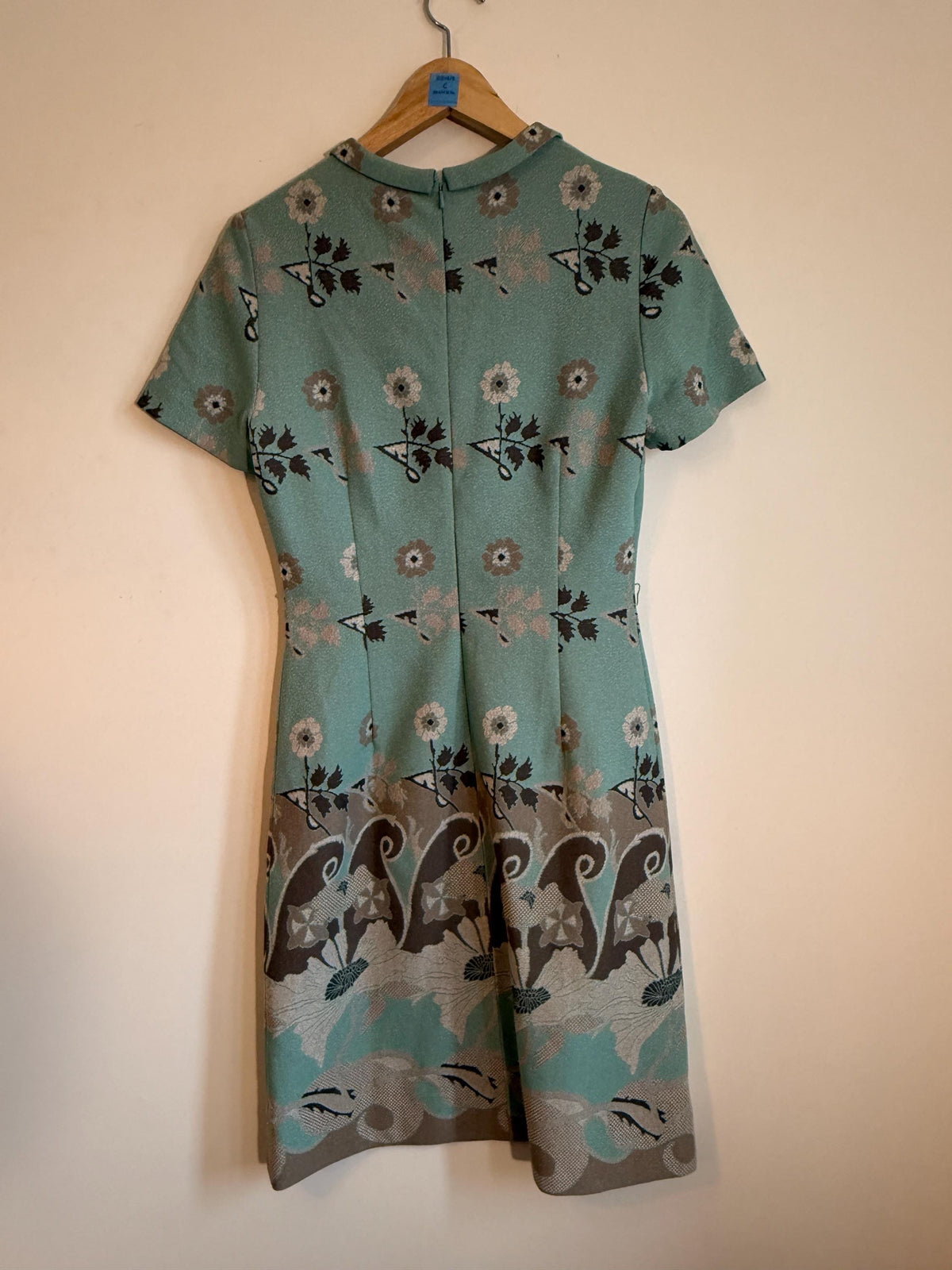 Vintage Ladies Pride Floral Border Print Dress | Sea Green Short Sleeve Shift Dress | 1960s–70s