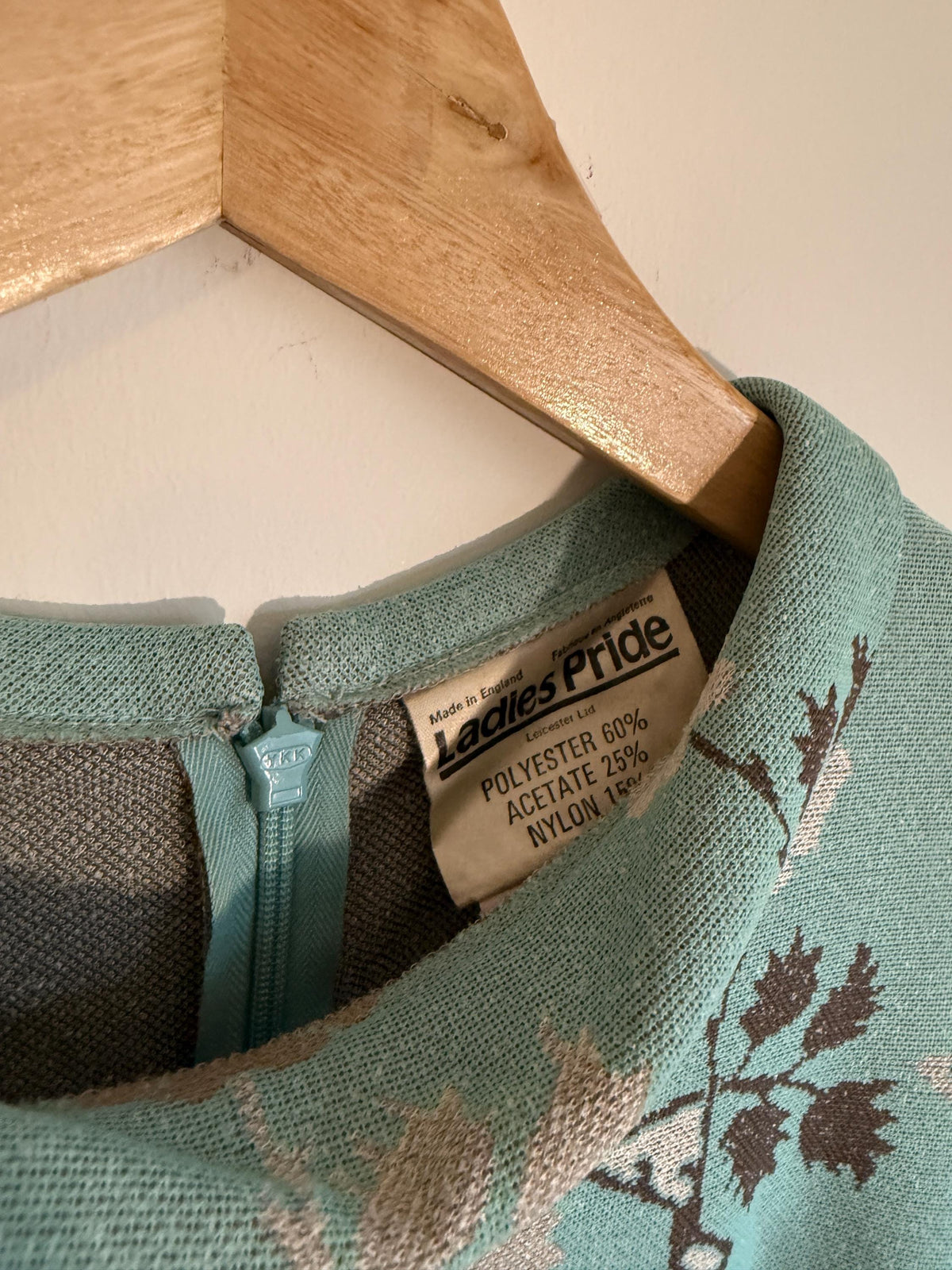 Vintage Ladies Pride Floral Border Print Dress | Sea Green Short Sleeve Shift Dress | 1960s–70s