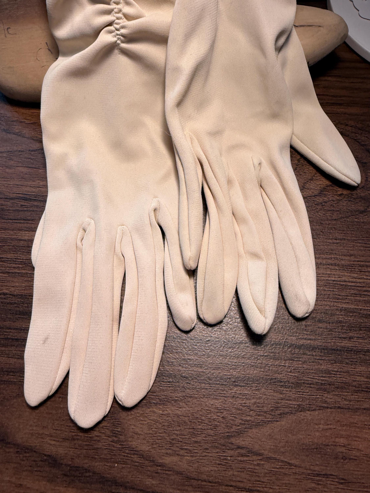 Vintage Cream Long Gloves with Ruched Cuffs | Ivory Evening Gloves