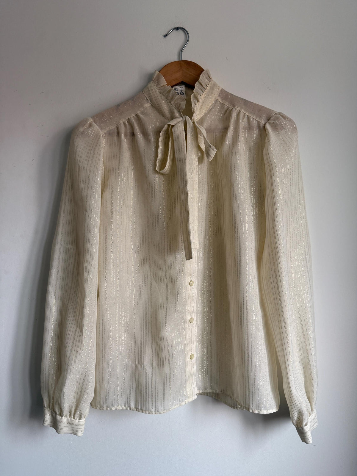 Vintage 1970s Cream Gold Stripe Blouse – Ruffle Collar Pussy Bow Shirt