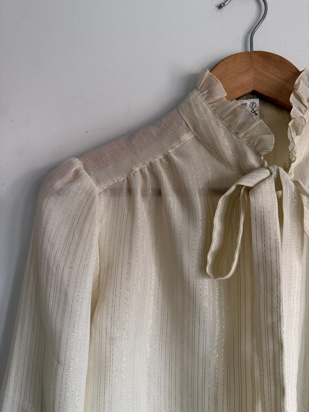 Vintage 1970s Cream Gold Stripe Blouse – Ruffle Collar Pussy Bow Shirt