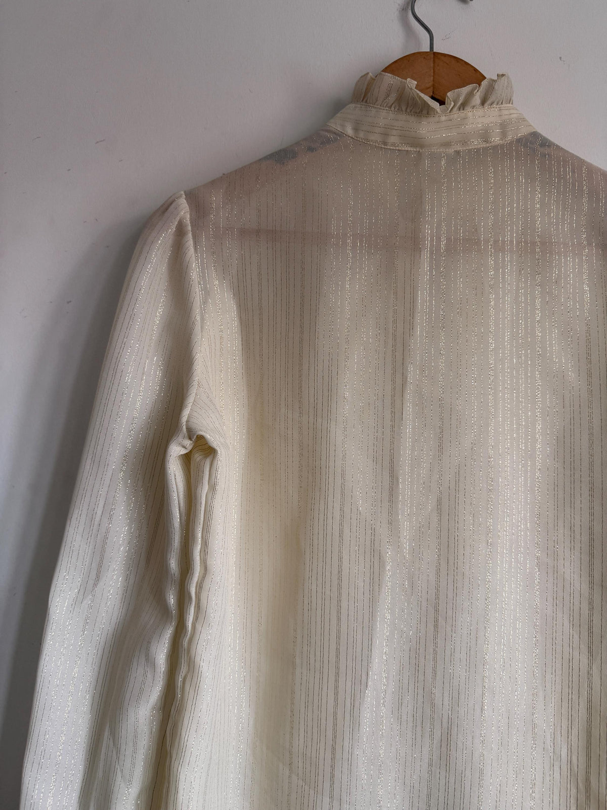 Vintage 1970s Cream Gold Stripe Blouse – Ruffle Collar Pussy Bow Shirt