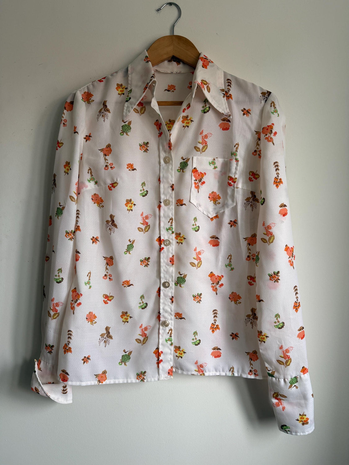 Vintage 1970s Floral Blouse – Cream Button Front Shirt with Orange Flowers and Pointed Collar