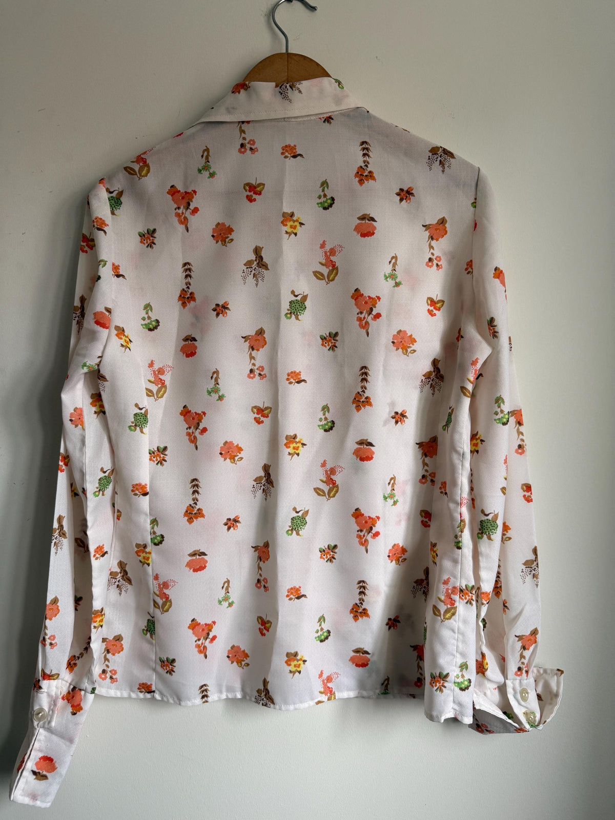Vintage 1970s Floral Blouse – Cream Button Front Shirt with Orange Flowers and Pointed Collar