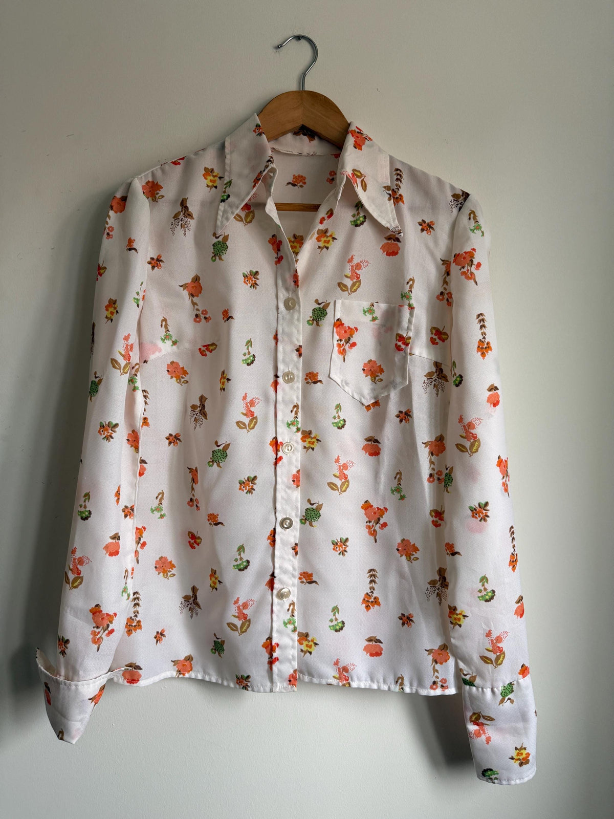 Vintage 1970s Floral Blouse – Cream Button Front Shirt with Orange Flowers and Pointed Collar