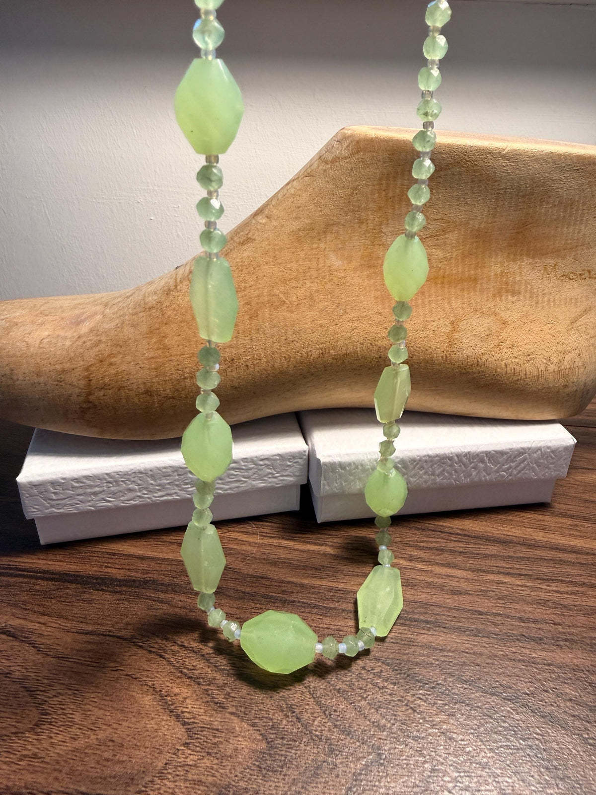 1930s Art Deco Uranium Glass Necklace – Faceted Apple Green Beads, UV Reactive Vintage Jewellery