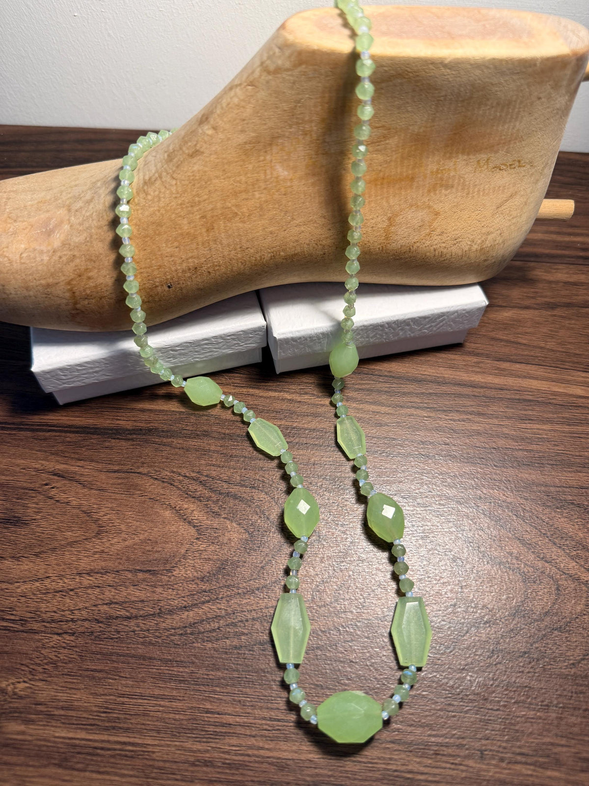 1930s Art Deco Uranium Glass Necklace – Faceted Apple Green Beads, UV Reactive Vintage Jewellery