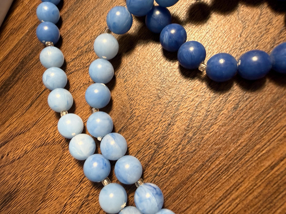 1950s Vintage Blue Marbled plastic Bead Necklace – Cornflower Blue Ombré Beads, Mid-Century Statement Jewellery