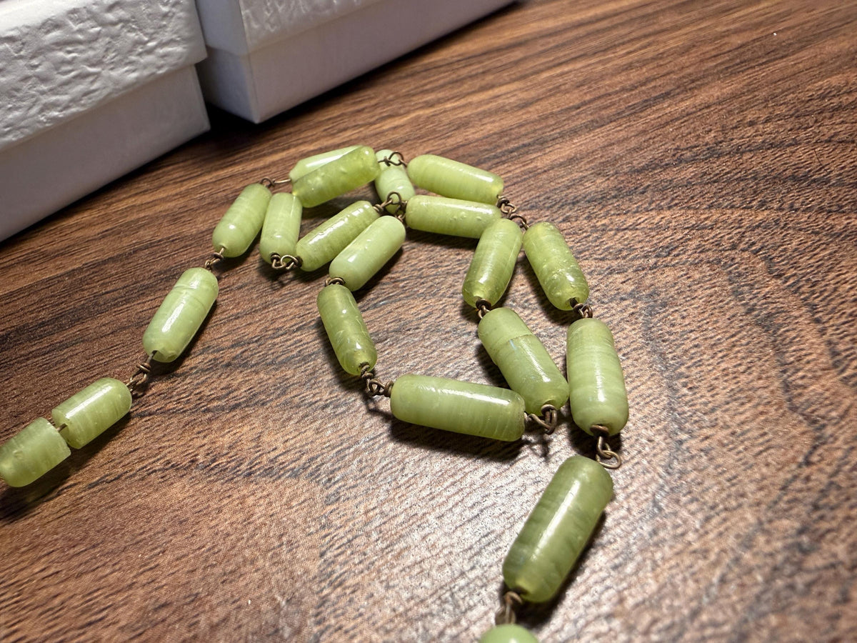 1920s Art Deco Green Glass Flapper Necklace – Long Hand-Wired Czech Satin Glass Beads – Antique Sautoir Jewellery