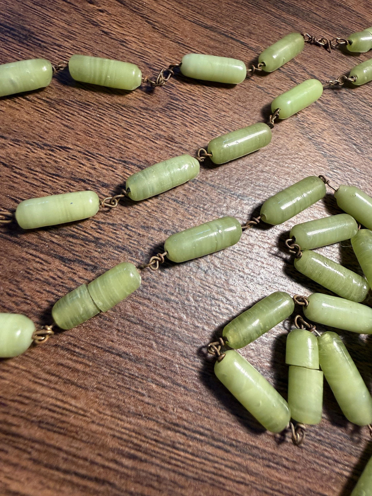 1920s Art Deco Green Glass Flapper Necklace – Long Hand-Wired Czech Satin Glass Beads – Antique Sautoir Jewellery