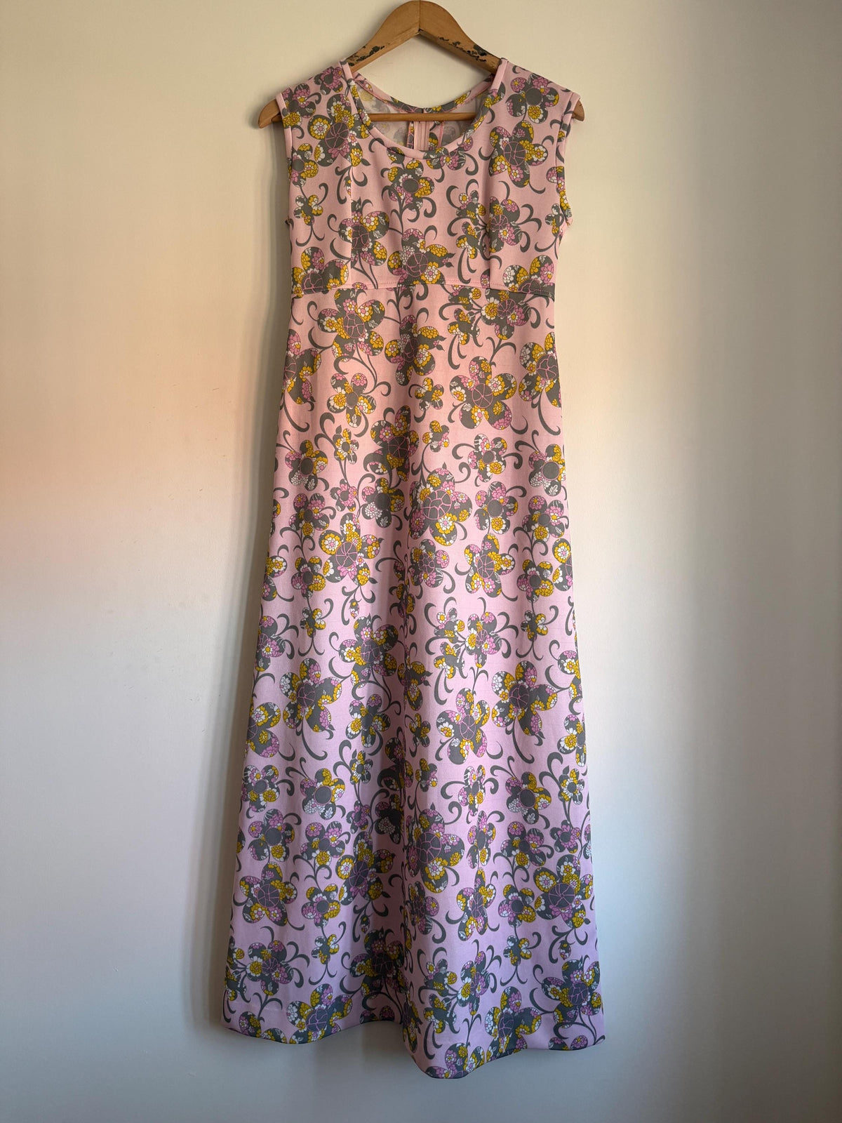 Vintage Pink Floral Maxi Dress, Grey & Yellow Flower Power Print, Sleeveless Scoop Neck High Waist Long Dress