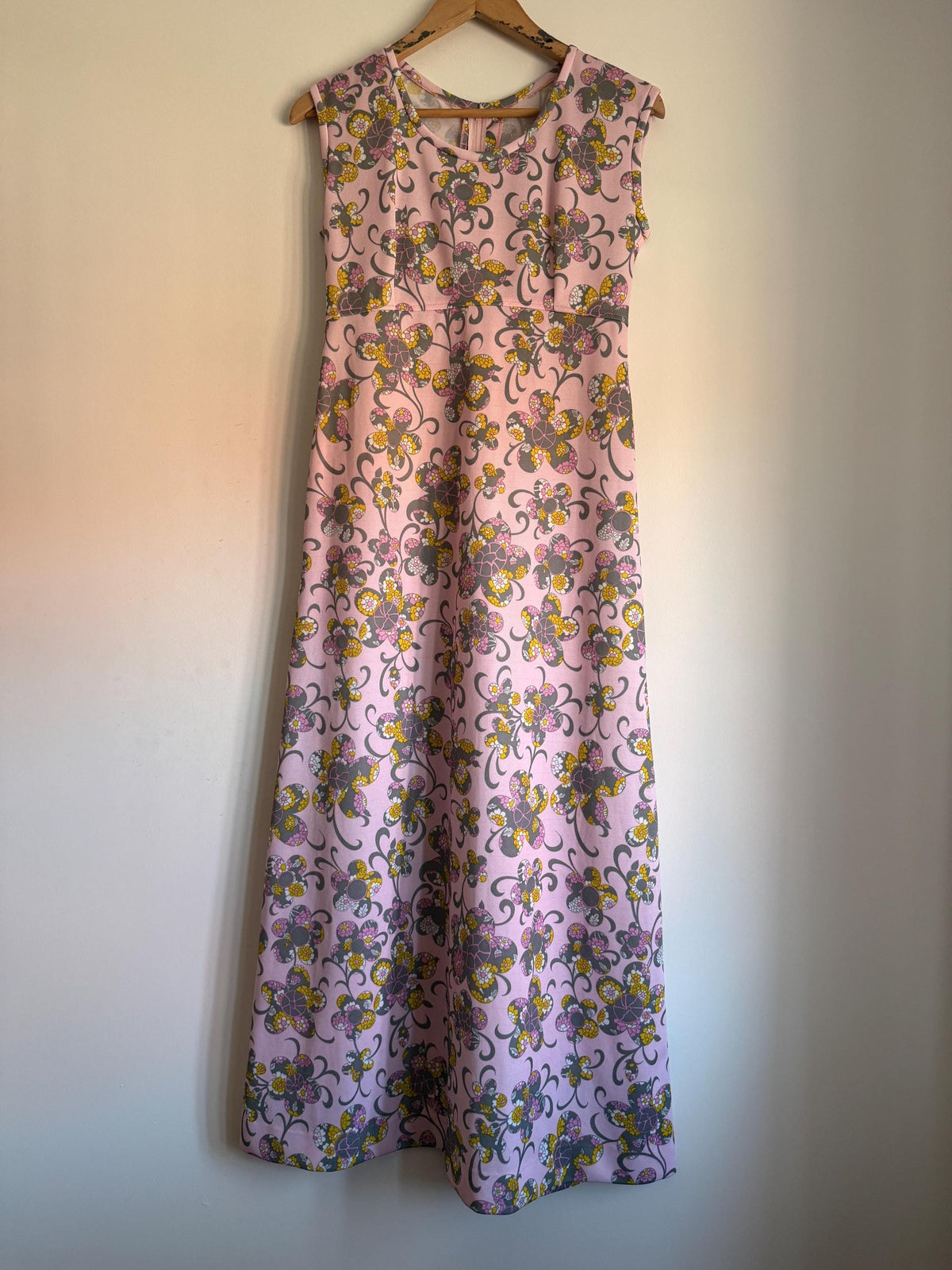 Vintage Pink Floral Maxi Dress, Grey & Yellow Flower Power Print, Sleeveless Scoop Neck High Waist Long Dress