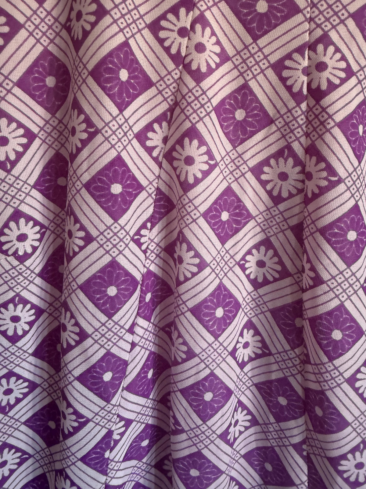 Vintage Purple Daisy Shift Dress, White Floral Check Print, Sleeveless Round Neck Mod Style Summer Dress