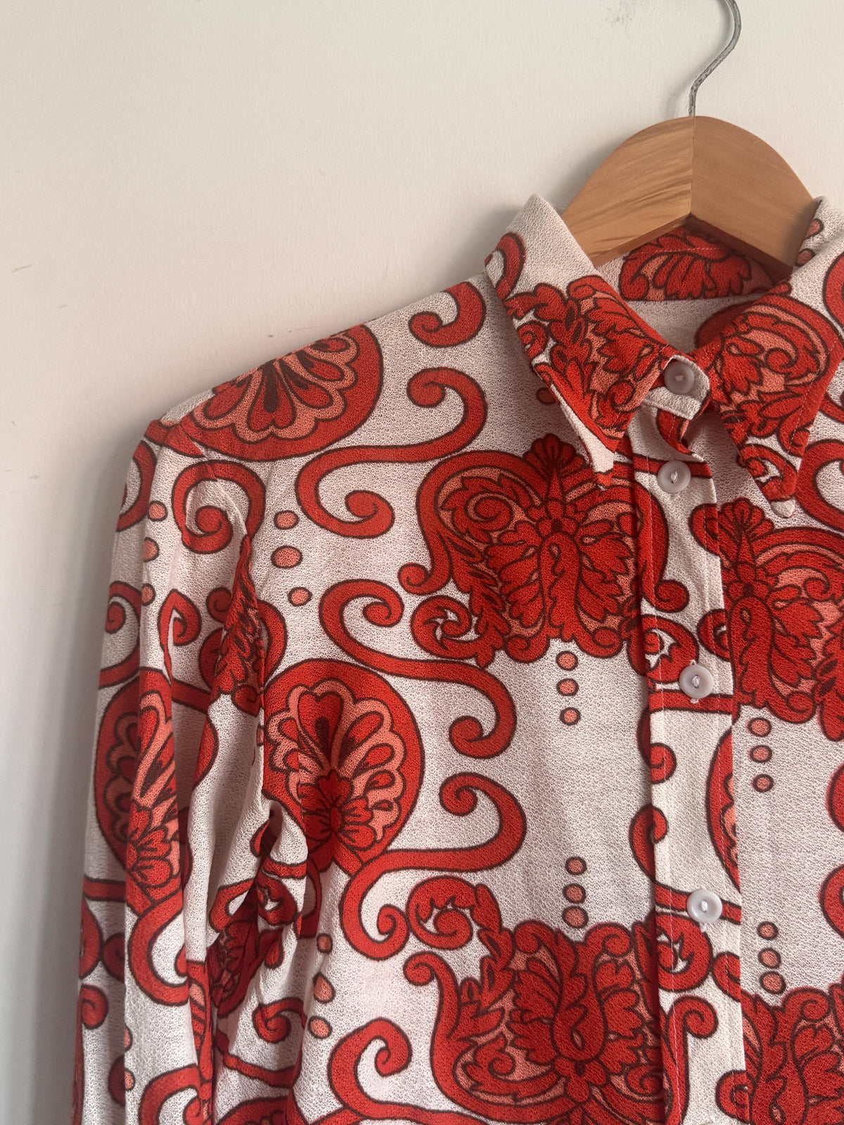 1970s Floral Print Shirt, Red Cream Psychedelic Blouse, Pointed Collar Long Sleeve Top, Vintage Mod Disco Shirt