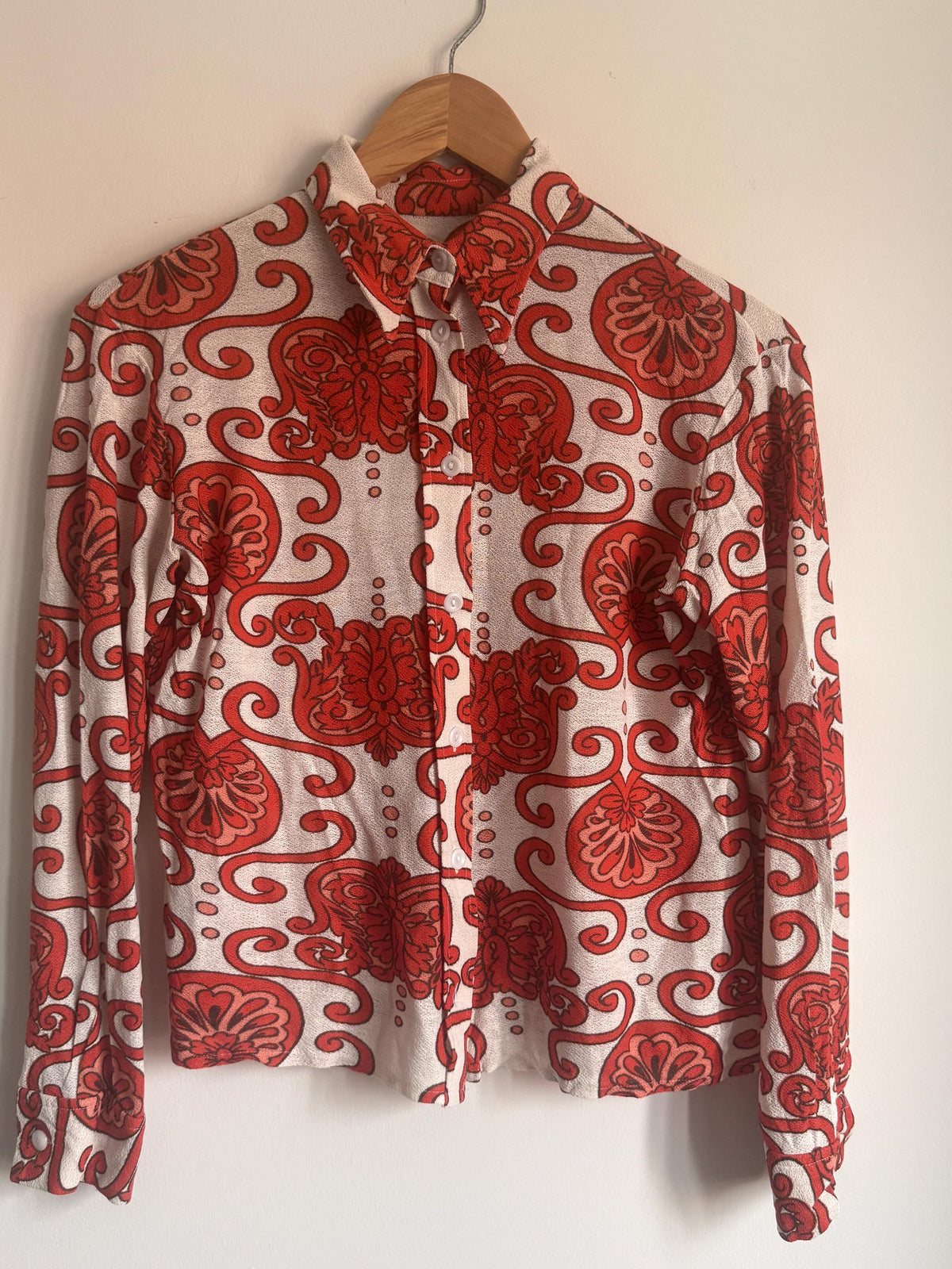 1970s Floral Print Shirt, Red Cream Psychedelic Blouse, Pointed Collar Long Sleeve Top, Vintage Mod Disco Shirt