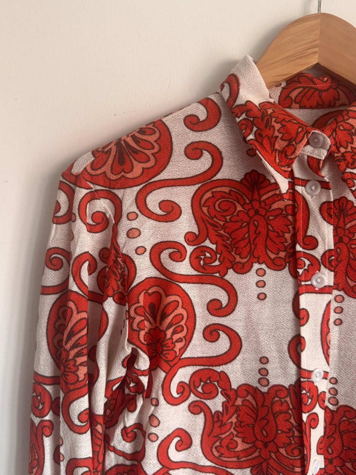 1970s Floral Print Shirt, Red Cream Psychedelic Blouse, Pointed Collar Long Sleeve Top, Vintage Mod Disco Shirt