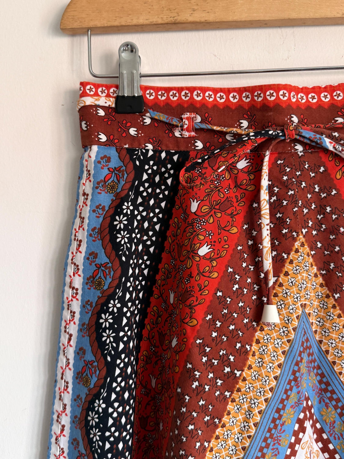 1970s Border Print Midi Skirt, Brown Red Blue Folk Floral Skirt, High Waist A-Line Skirt with Belt, Vintage Boho Festival Clothing