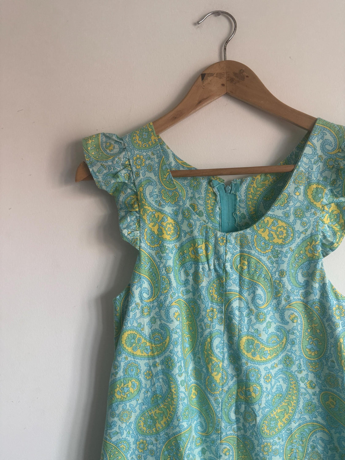 1960s Paisley Shift Dress, Aqua Green Yellow Cotton Dress, Ruffle Shoulder Mini Dress, Vintage Mod Summer Dress with Pockets