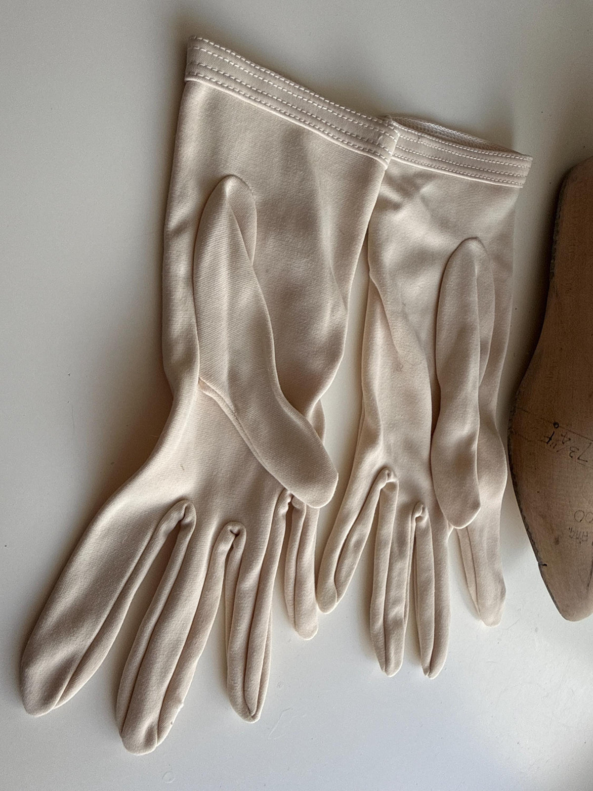 Vintage Pale Cream Gloves with Stitched Cuff Bands