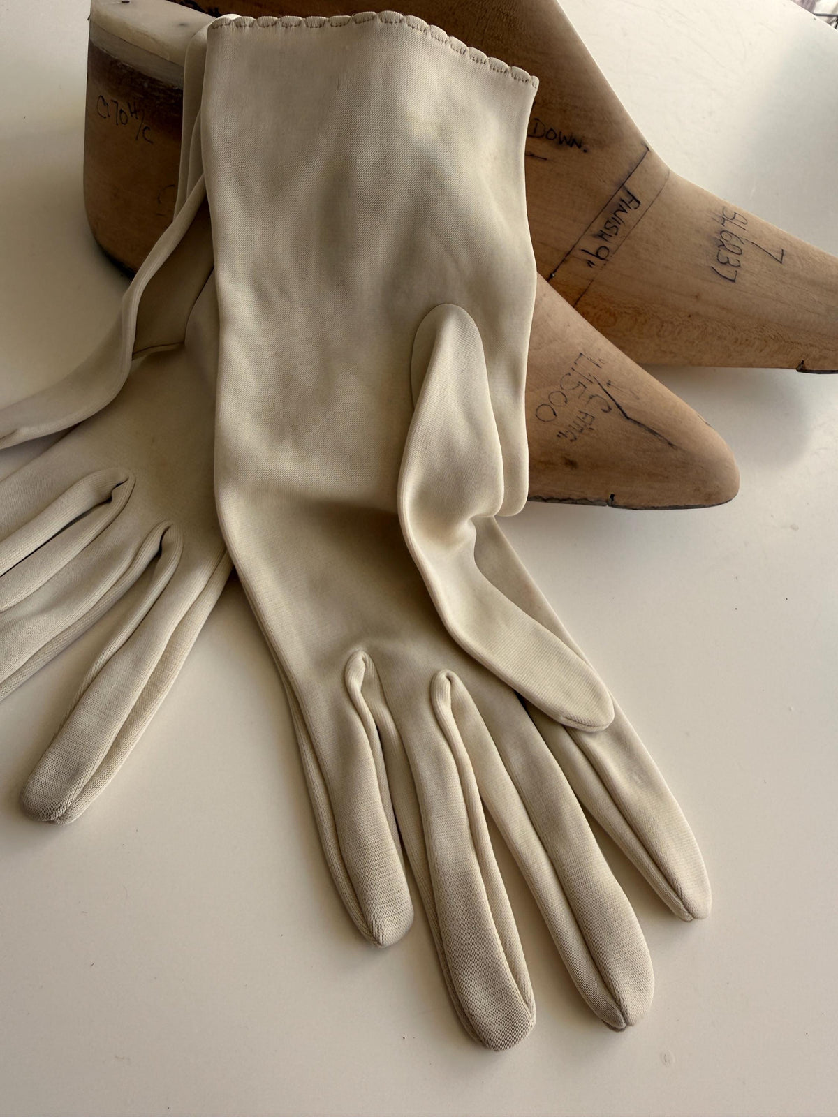 Vintage Beige Fabric Gloves with Single Stitched Detail