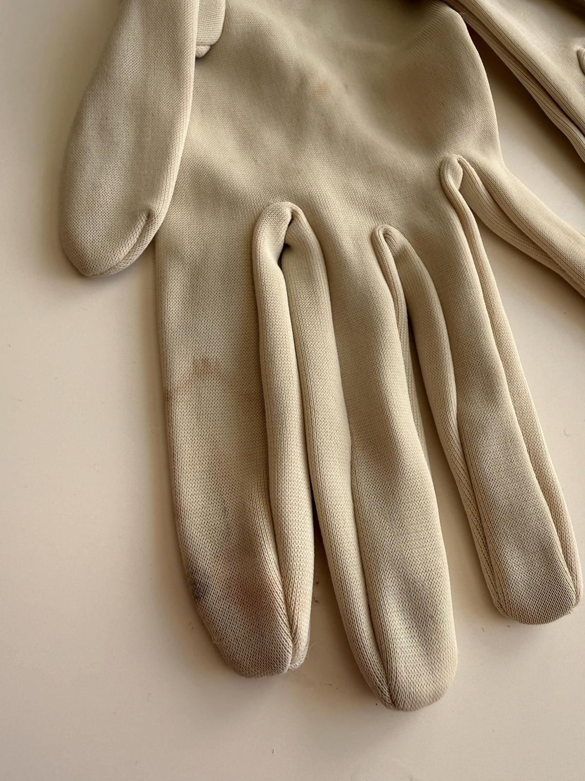 Vintage Beige Fabric Gloves with Single Stitched Detail