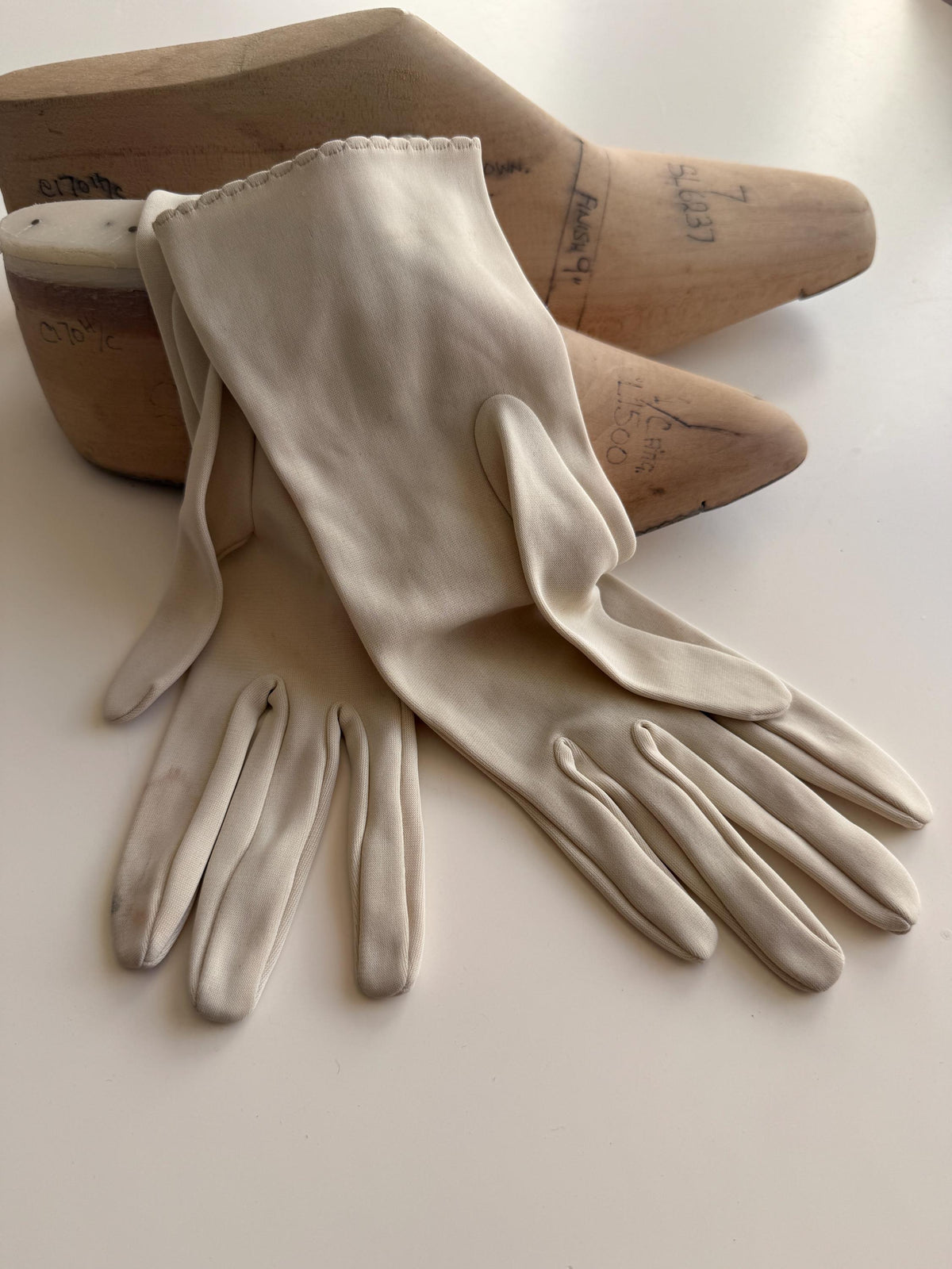 Vintage Beige Fabric Gloves with Single Stitched Detail
