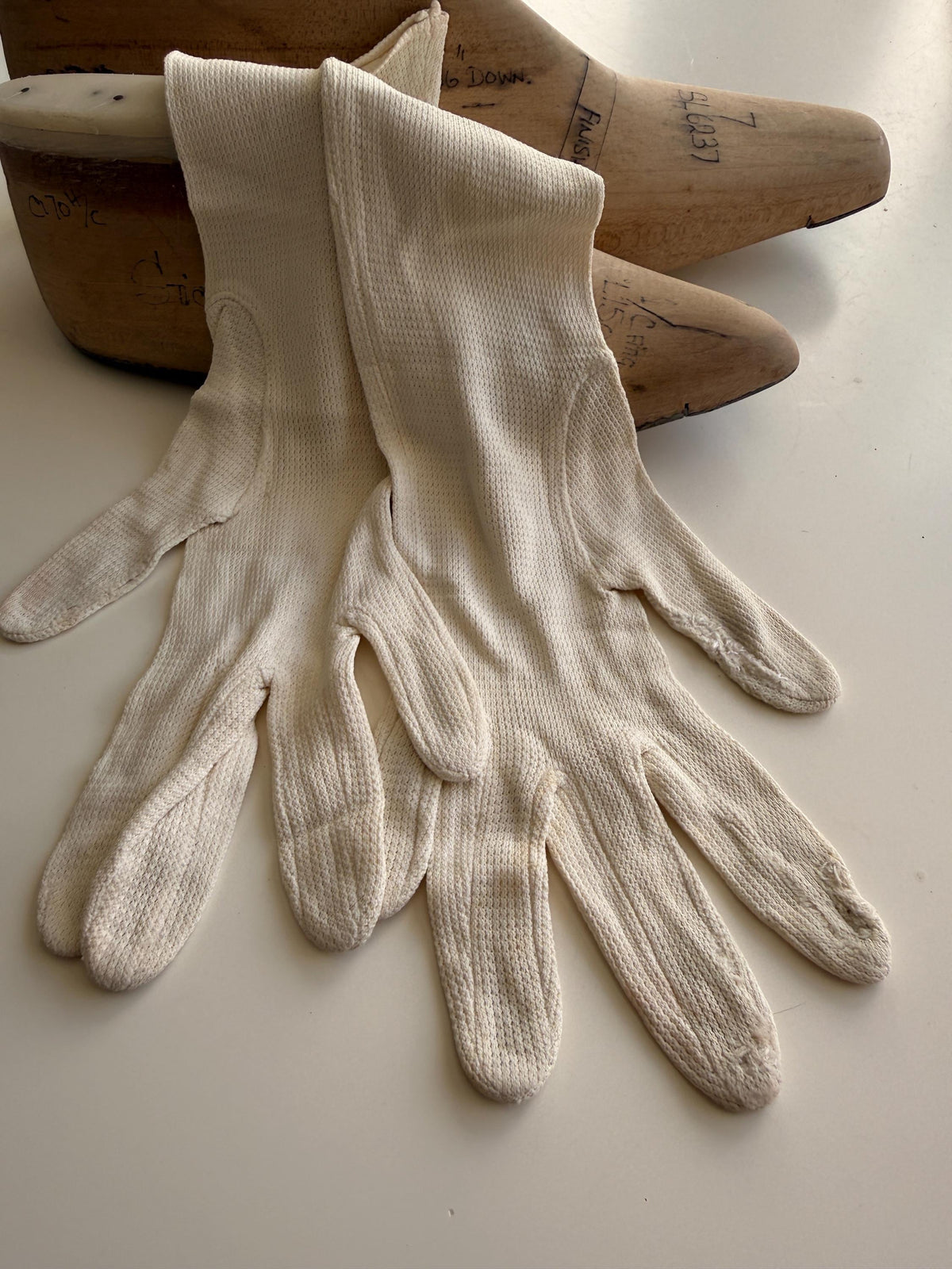 Vintage Cream Textured Fabric Gloves with Plain Backs