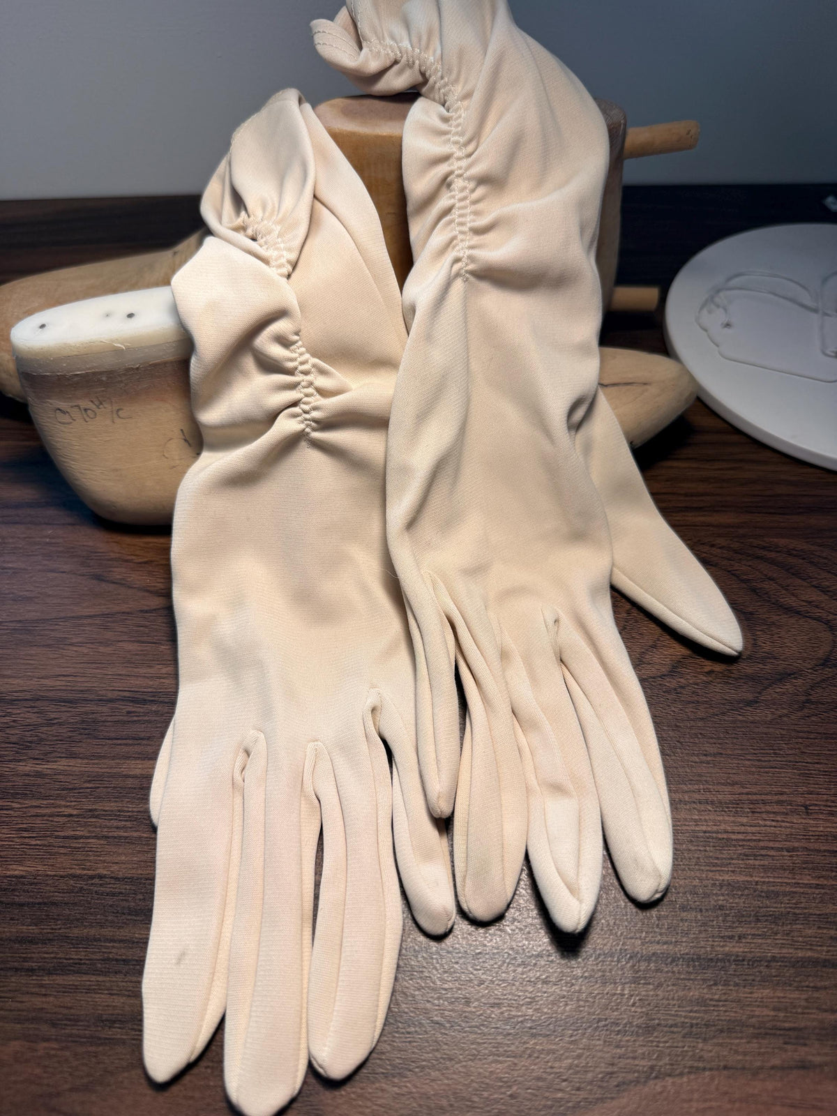 Vintage Cream Long Gloves with Ruched Cuffs | Ivory Evening Gloves