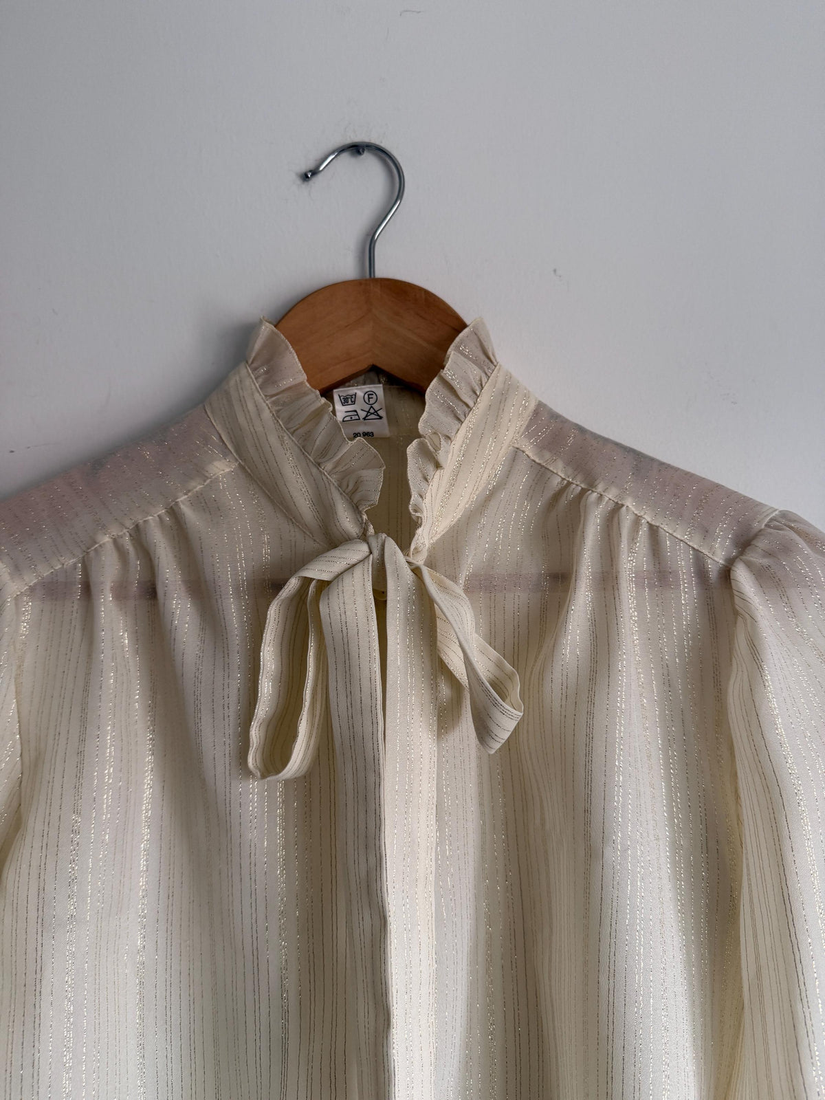 Vintage 1970s Cream Gold Stripe Blouse – Ruffle Collar Pussy Bow Shirt