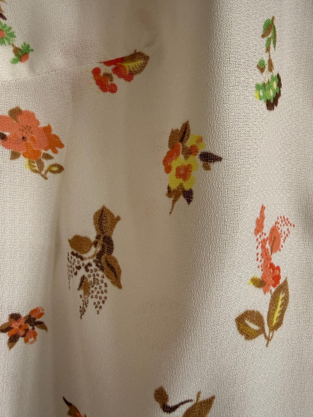 Vintage 1970s Floral Blouse – Cream Button Front Shirt with Orange Flowers and Pointed Collar
