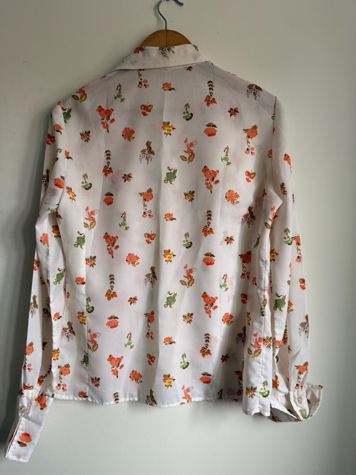 Vintage 1970s Floral Blouse – Cream Button Front Shirt with Orange Flowers and Pointed Collar
