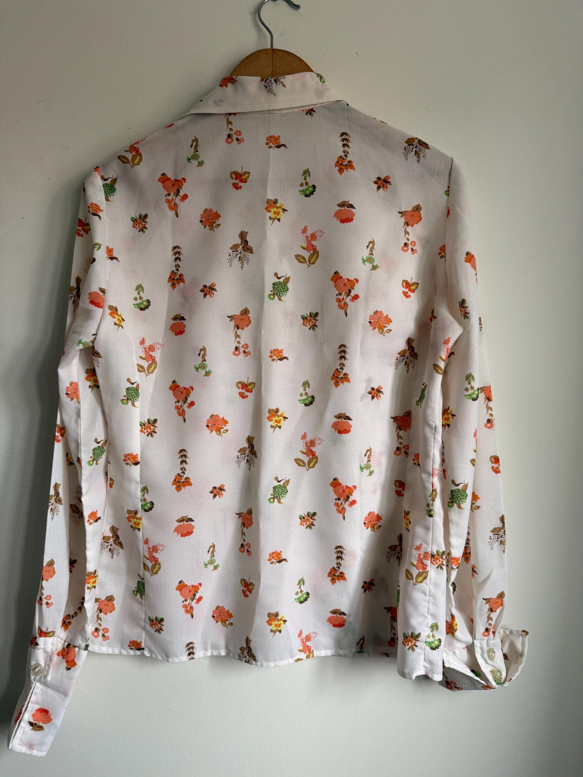 Vintage 1970s Floral Blouse – Cream Button Front Shirt with Orange Flowers and Pointed Collar