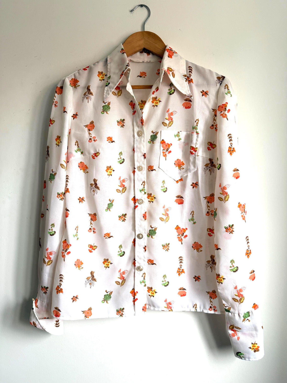 Vintage 1970s Floral Blouse – Cream Button Front Shirt with Orange Flowers and Pointed Collar