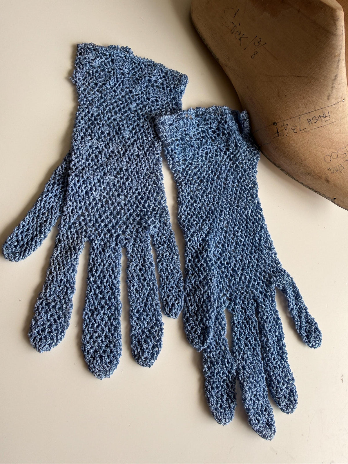 Vintage Blue Crochet Gloves – Floral Cuffs, Scalloped Edges, Openwork Lace Occasion Accessories