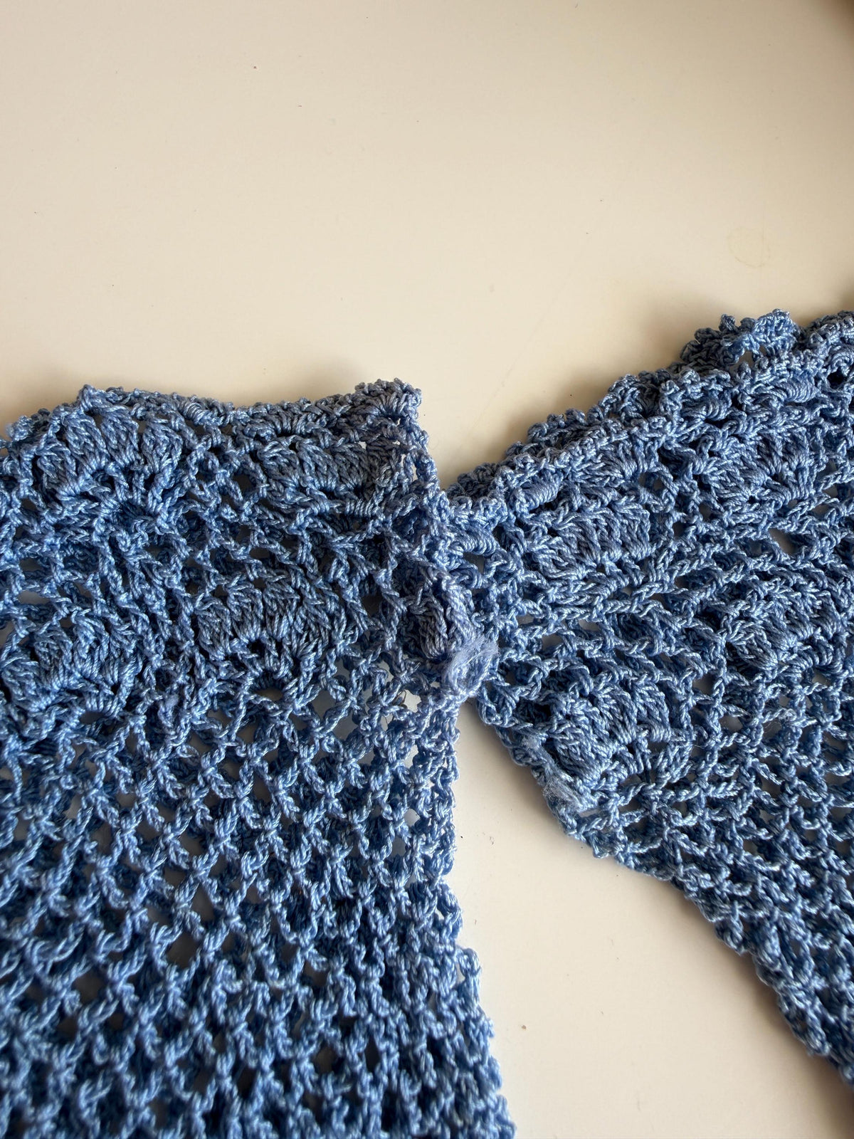 Vintage Blue Crochet Gloves – Floral Cuffs, Scalloped Edges, Openwork Lace Occasion Accessories