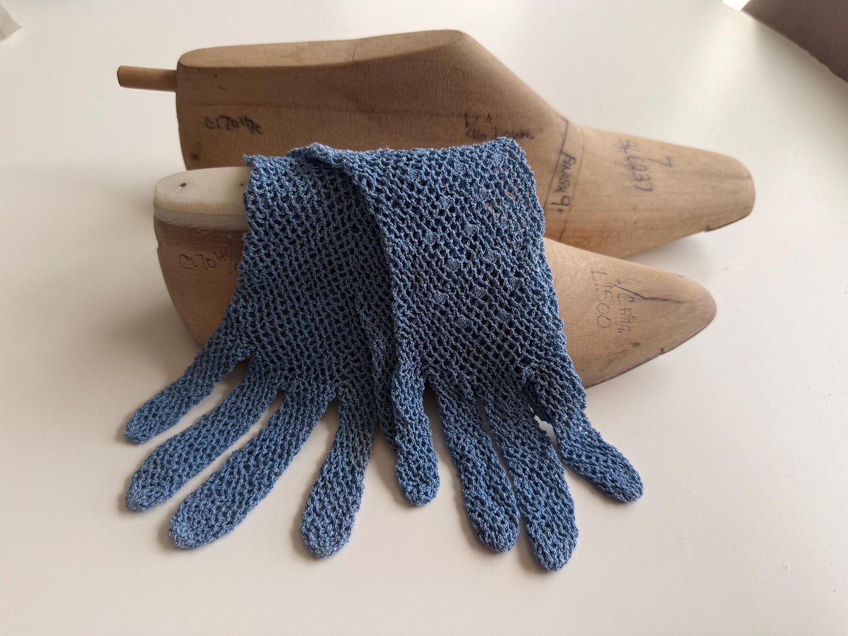 Vintage Blue Crochet Gloves – Floral Cuffs, Scalloped Edges, Openwork Lace Occasion Accessories