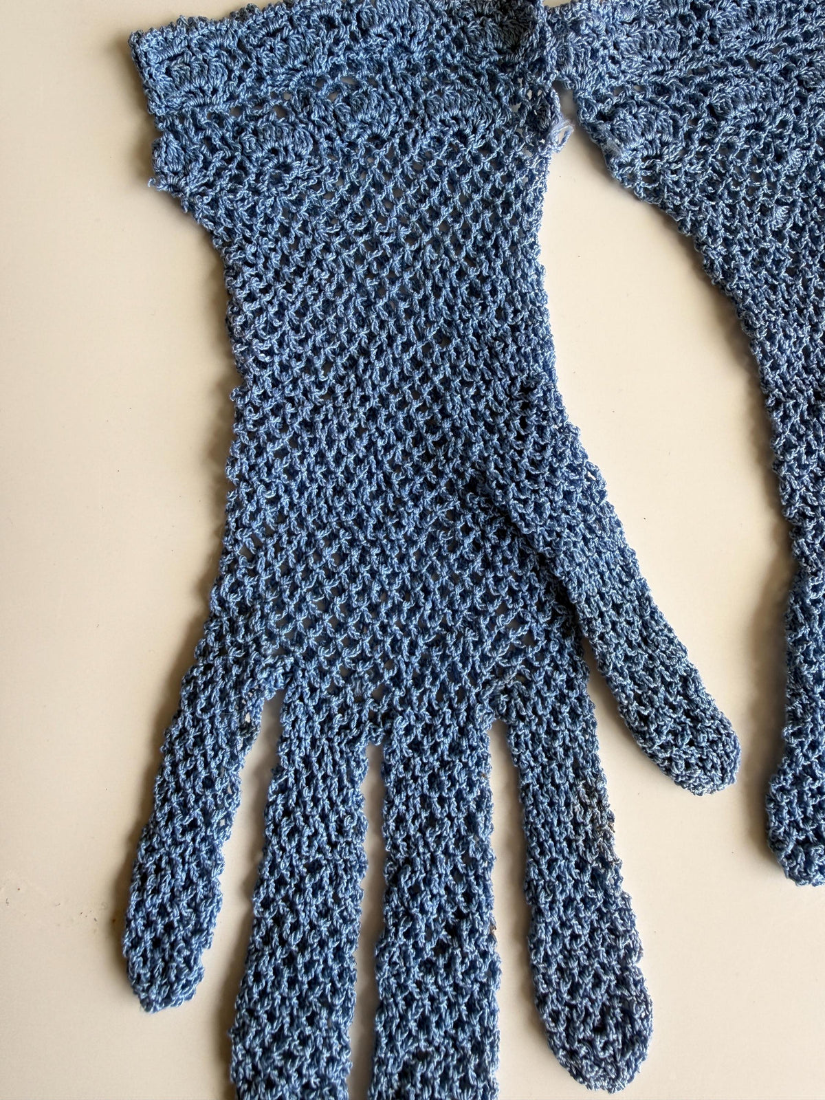 Vintage Blue Crochet Gloves – Floral Cuffs, Scalloped Edges, Openwork Lace Occasion Accessories