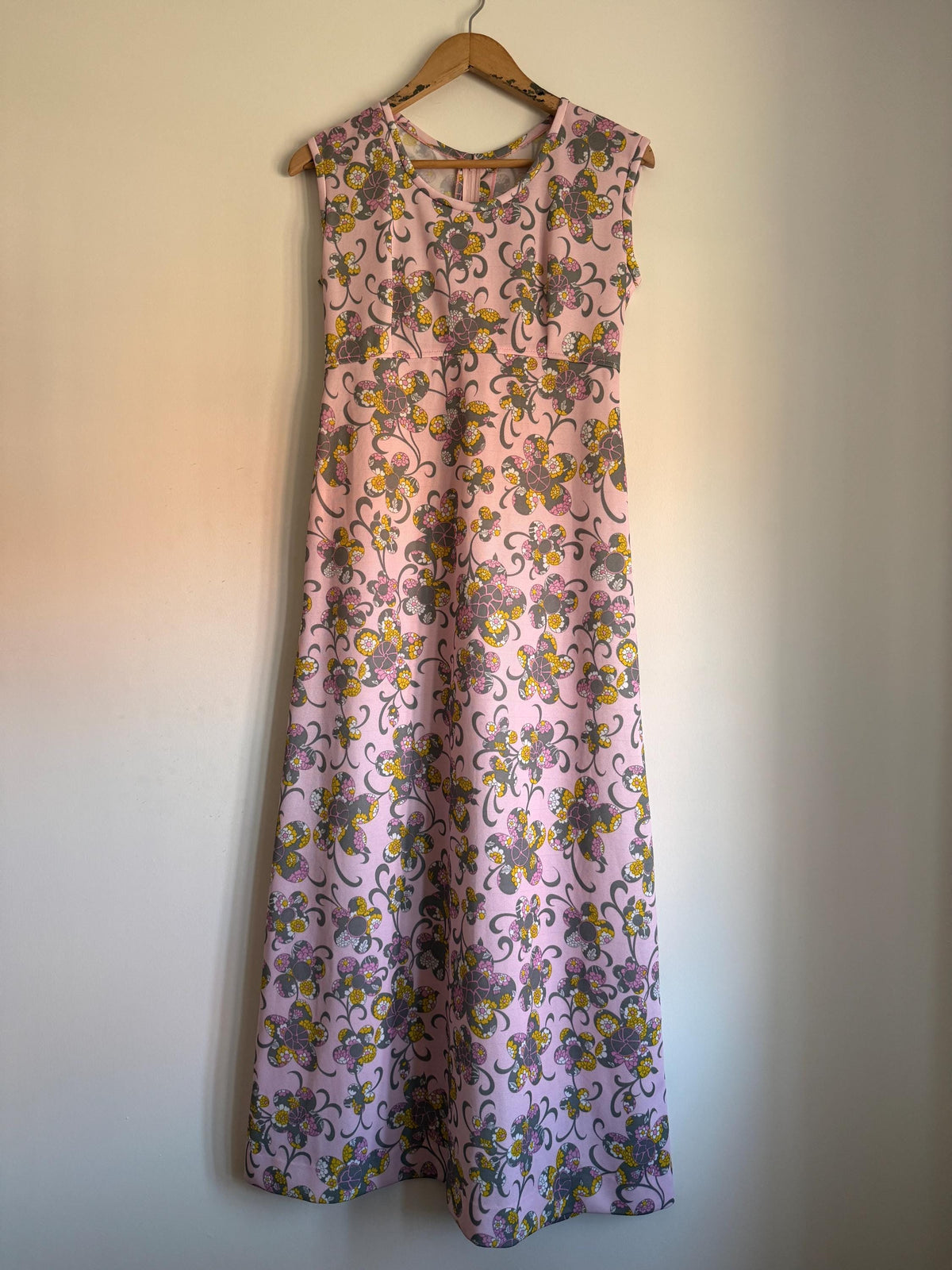 Vintage Pink Floral Maxi Dress, Grey & Yellow Flower Power Print, Sleeveless Scoop Neck High Waist Long Dress