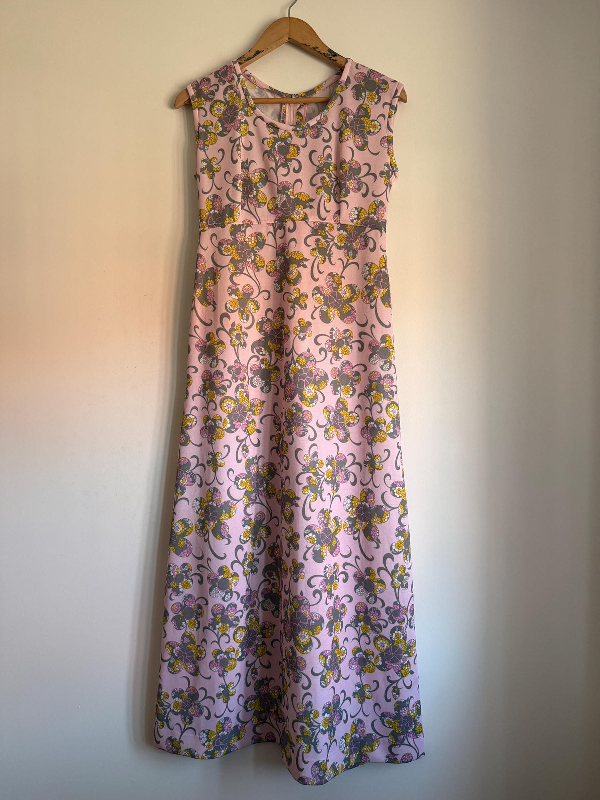 Vintage Pink Floral Maxi Dress, Grey & Yellow Flower Power Print, Sleeveless Scoop Neck High Waist Long Dress