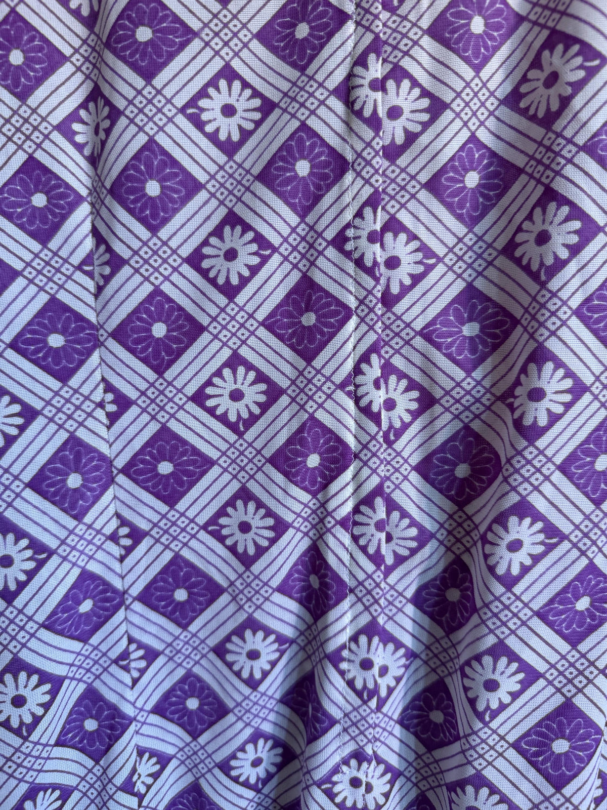 Vintage Purple Daisy Shift Dress, White Floral Check Print, Sleeveless Round Neck Mod Style Summer Dress